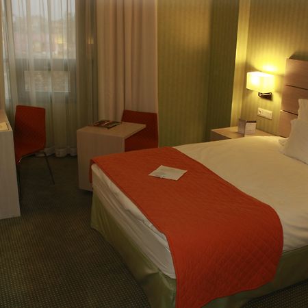 Hotel Golden Tulip Ana Tower Sibiu Bagian luar foto
