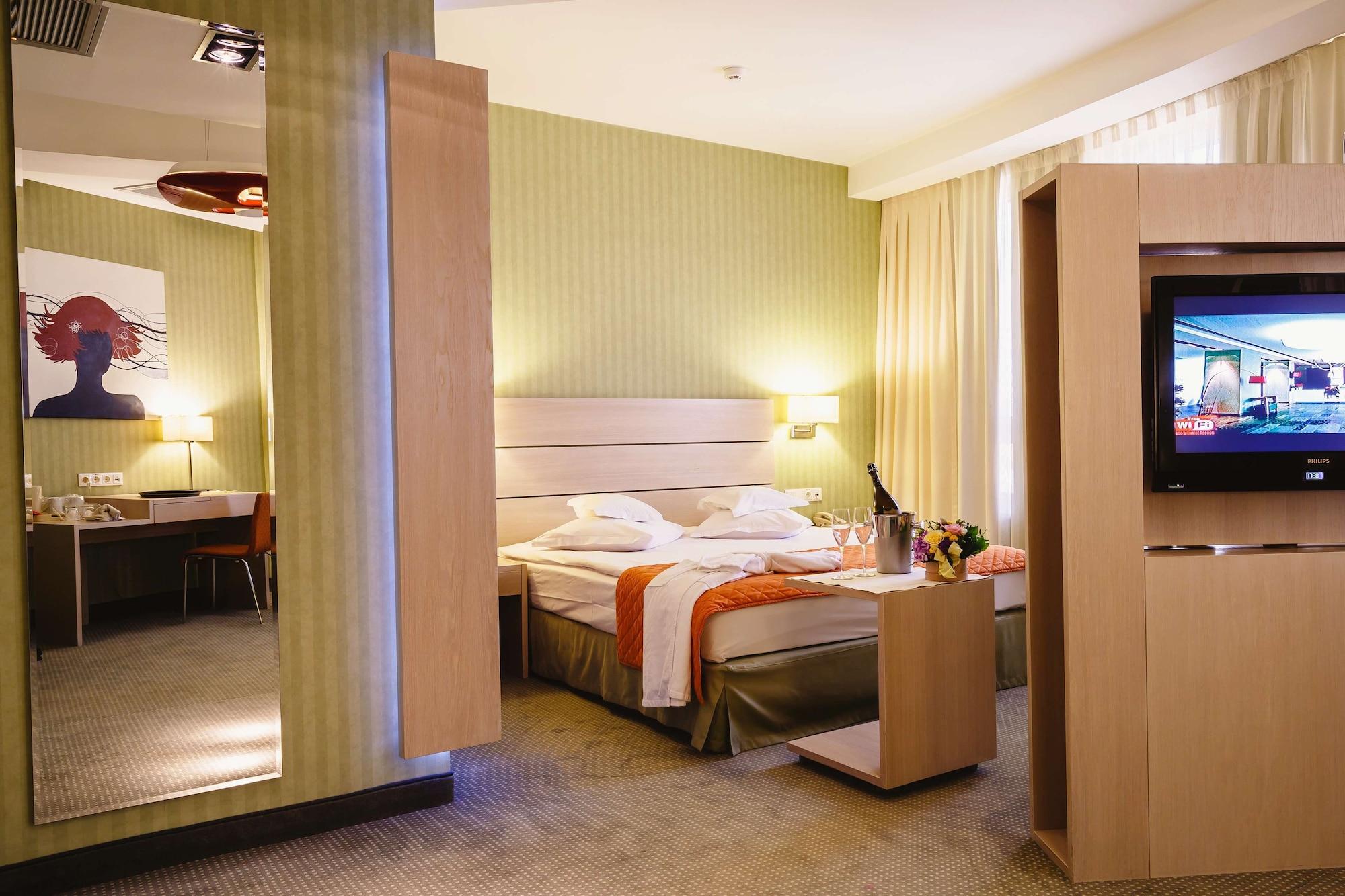 Hotel Golden Tulip Ana Tower Sibiu Bagian luar foto