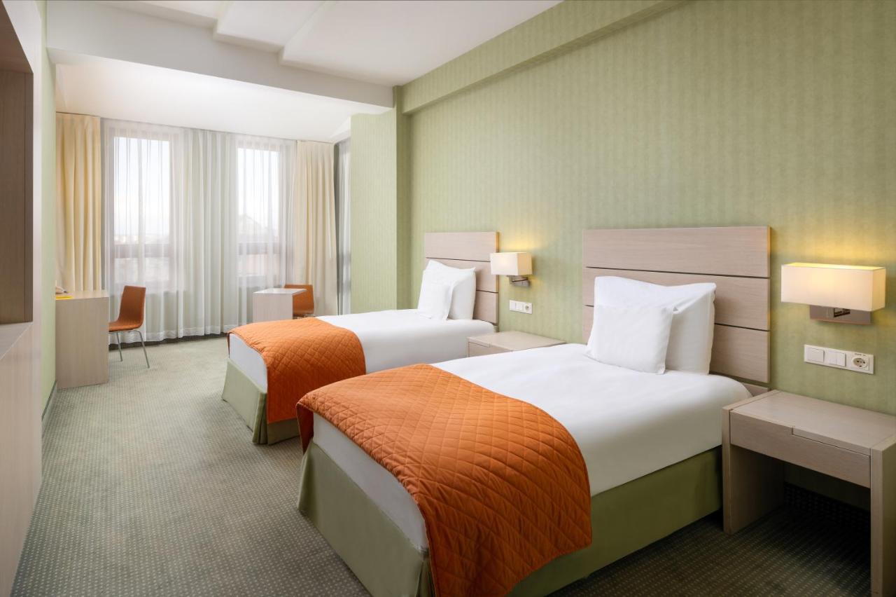Hotel Golden Tulip Ana Tower Sibiu Bagian luar foto