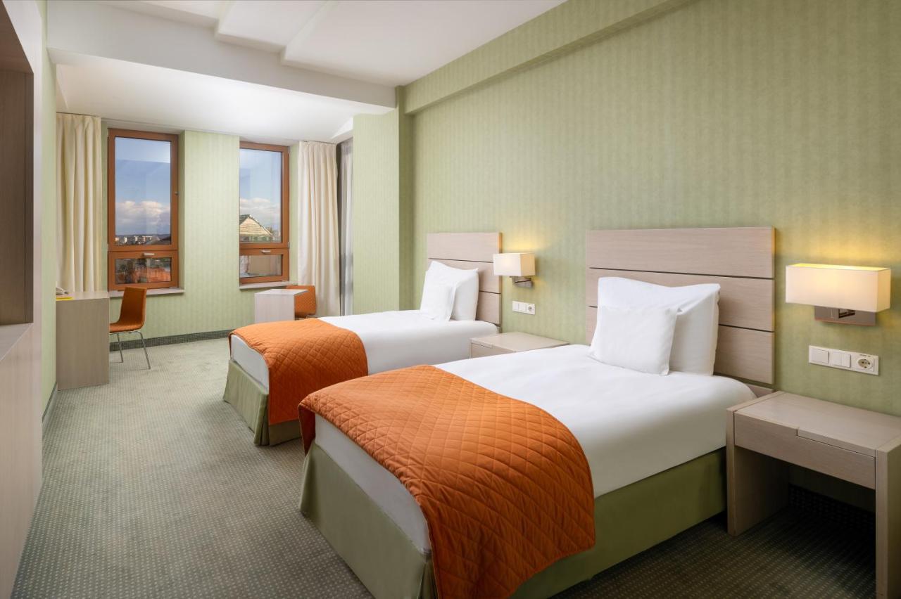 Hotel Golden Tulip Ana Tower Sibiu Bagian luar foto