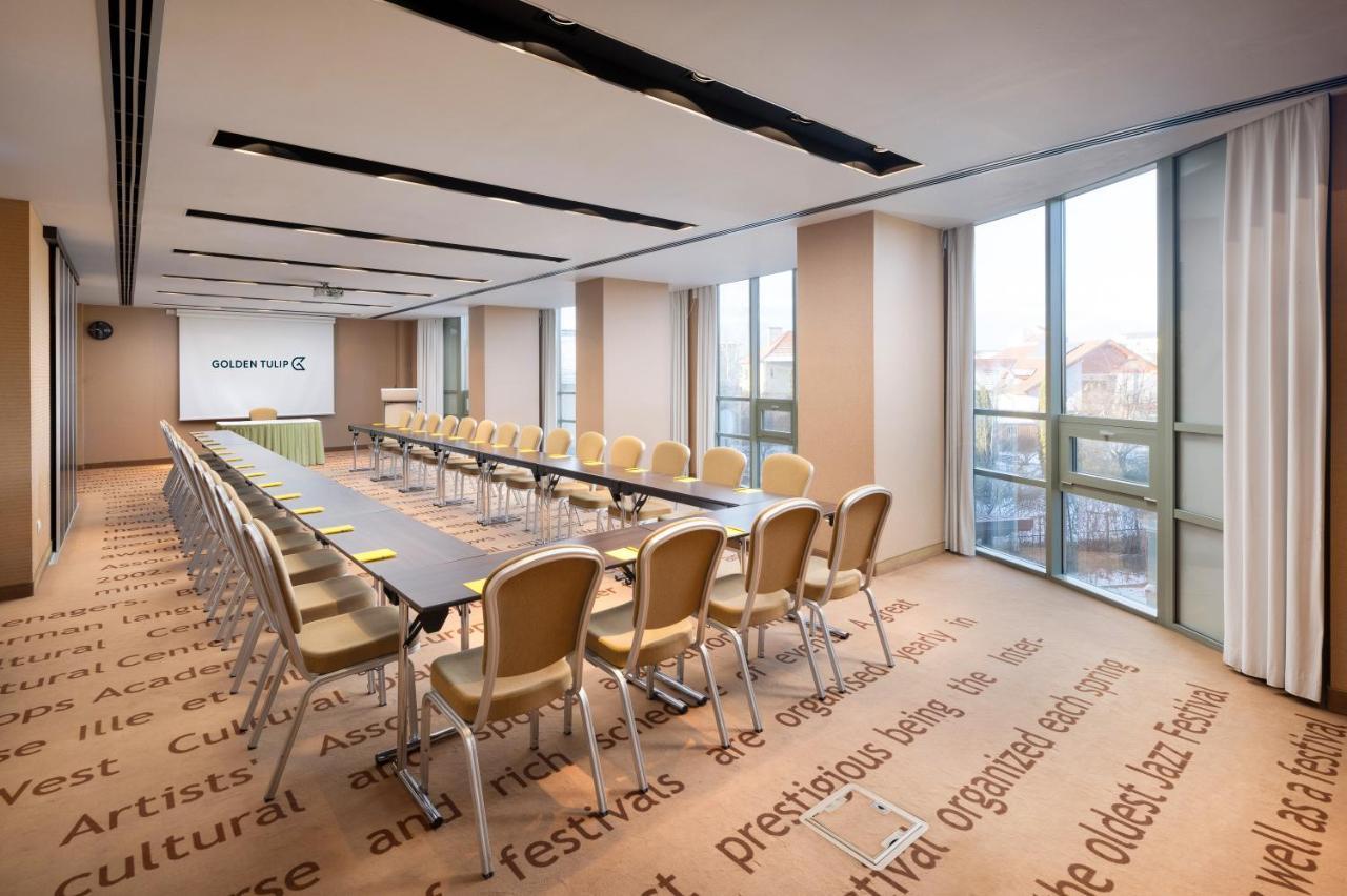 Hotel Golden Tulip Ana Tower Sibiu Bagian luar foto