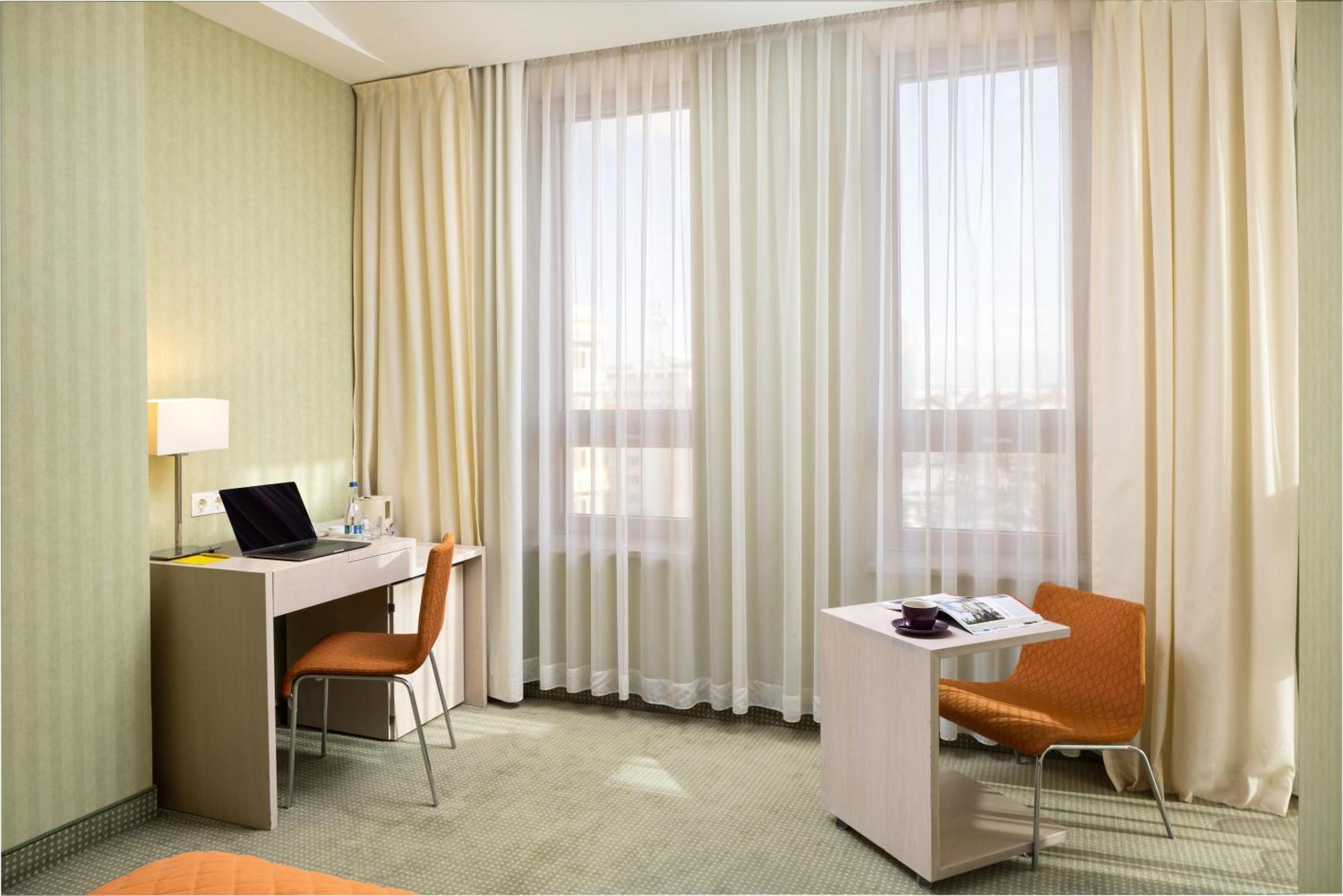 Hotel Golden Tulip Ana Tower Sibiu Bagian luar foto