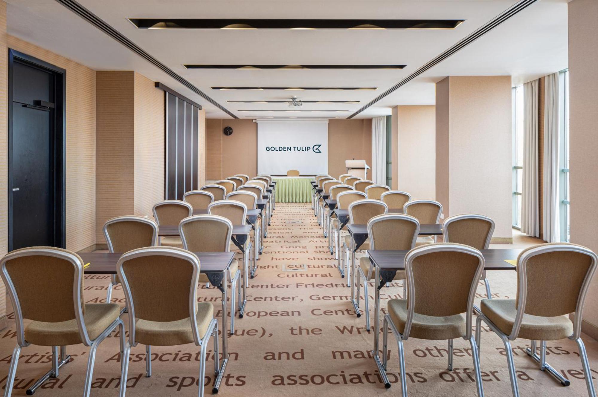 Hotel Golden Tulip Ana Tower Sibiu Bagian luar foto