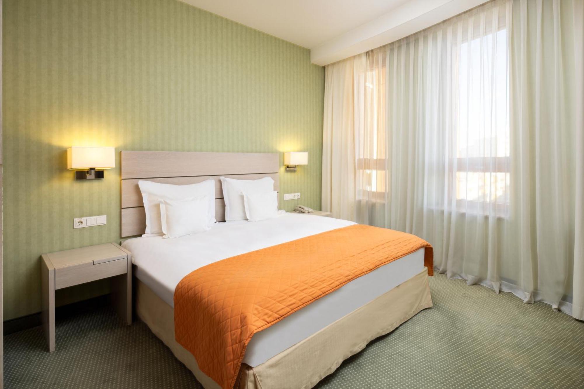Hotel Golden Tulip Ana Tower Sibiu Bagian luar foto