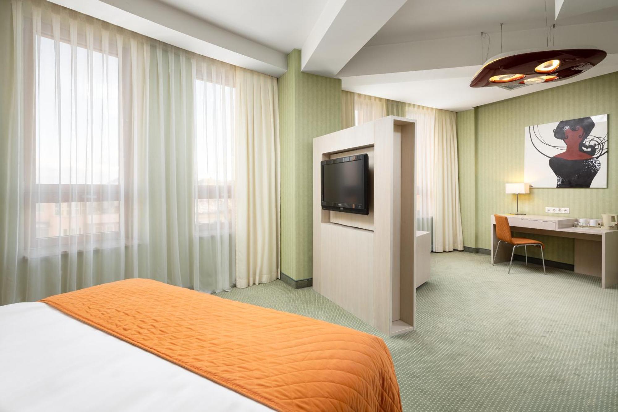 Hotel Golden Tulip Ana Tower Sibiu Bagian luar foto