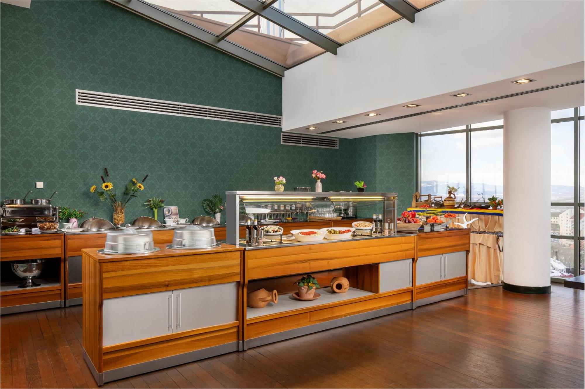 Hotel Golden Tulip Ana Tower Sibiu Bagian luar foto