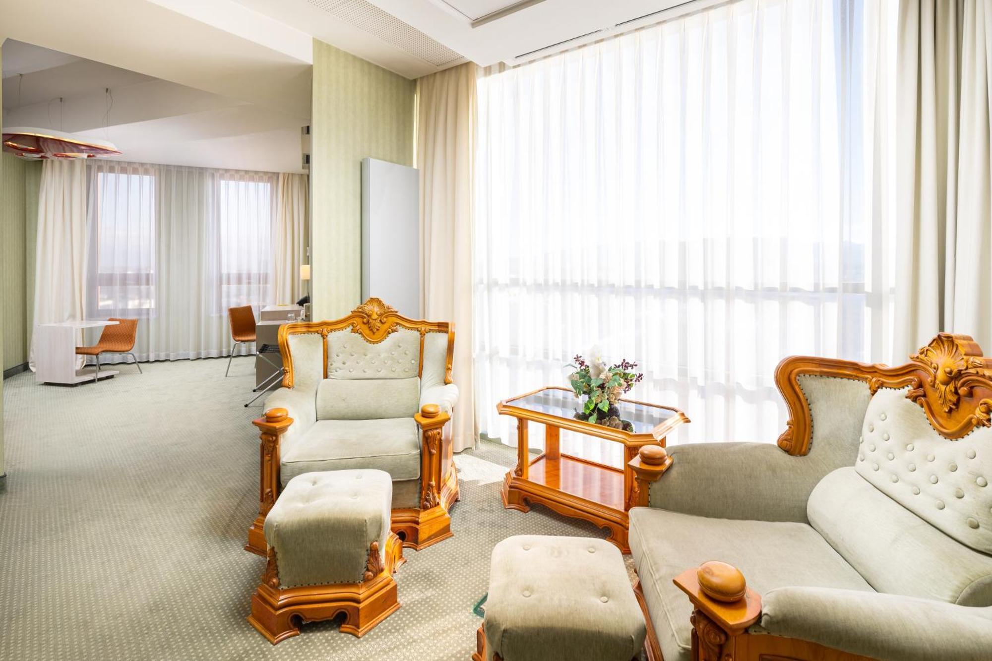 Hotel Golden Tulip Ana Tower Sibiu Bagian luar foto