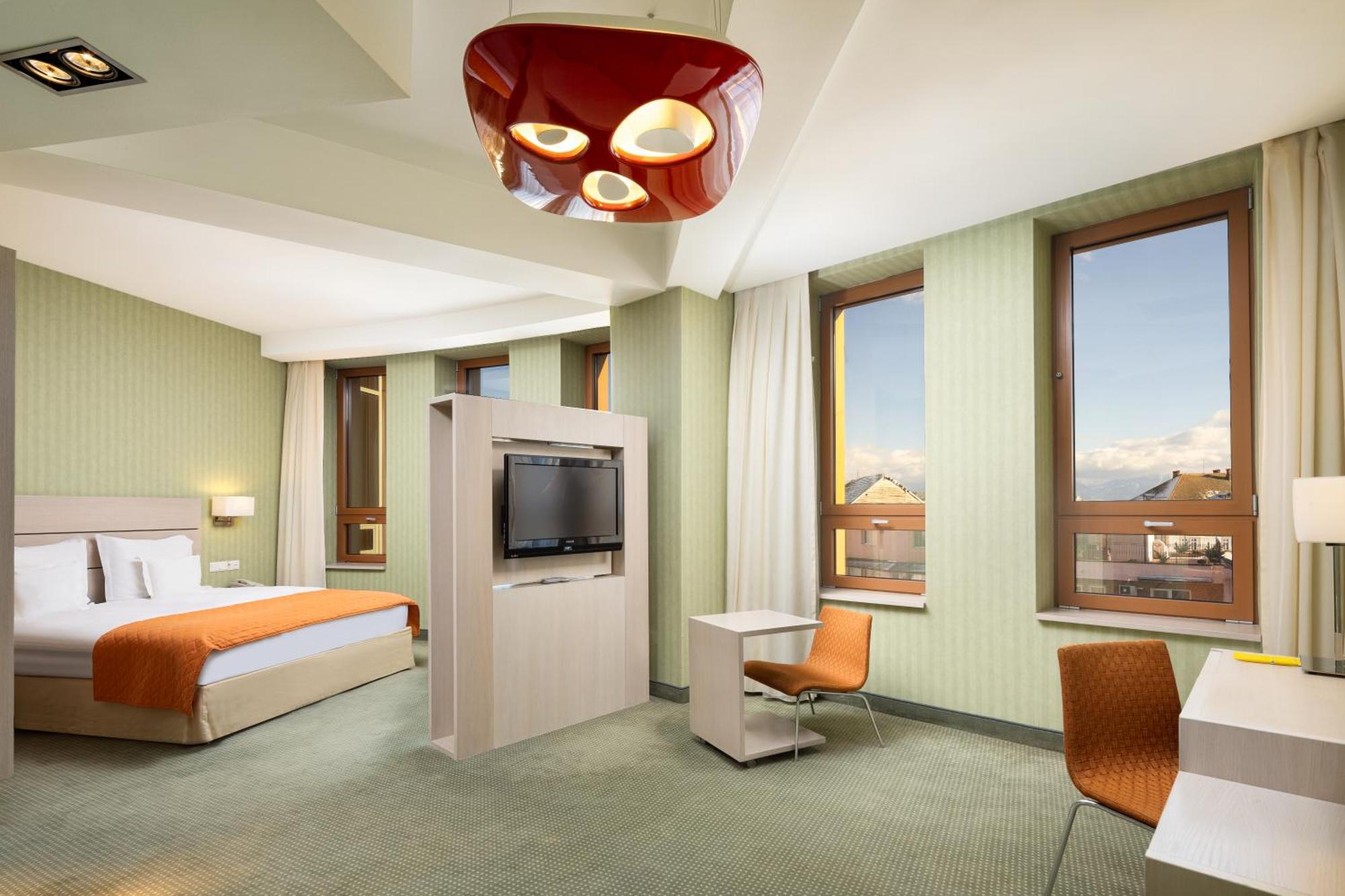Hotel Golden Tulip Ana Tower Sibiu Bagian luar foto