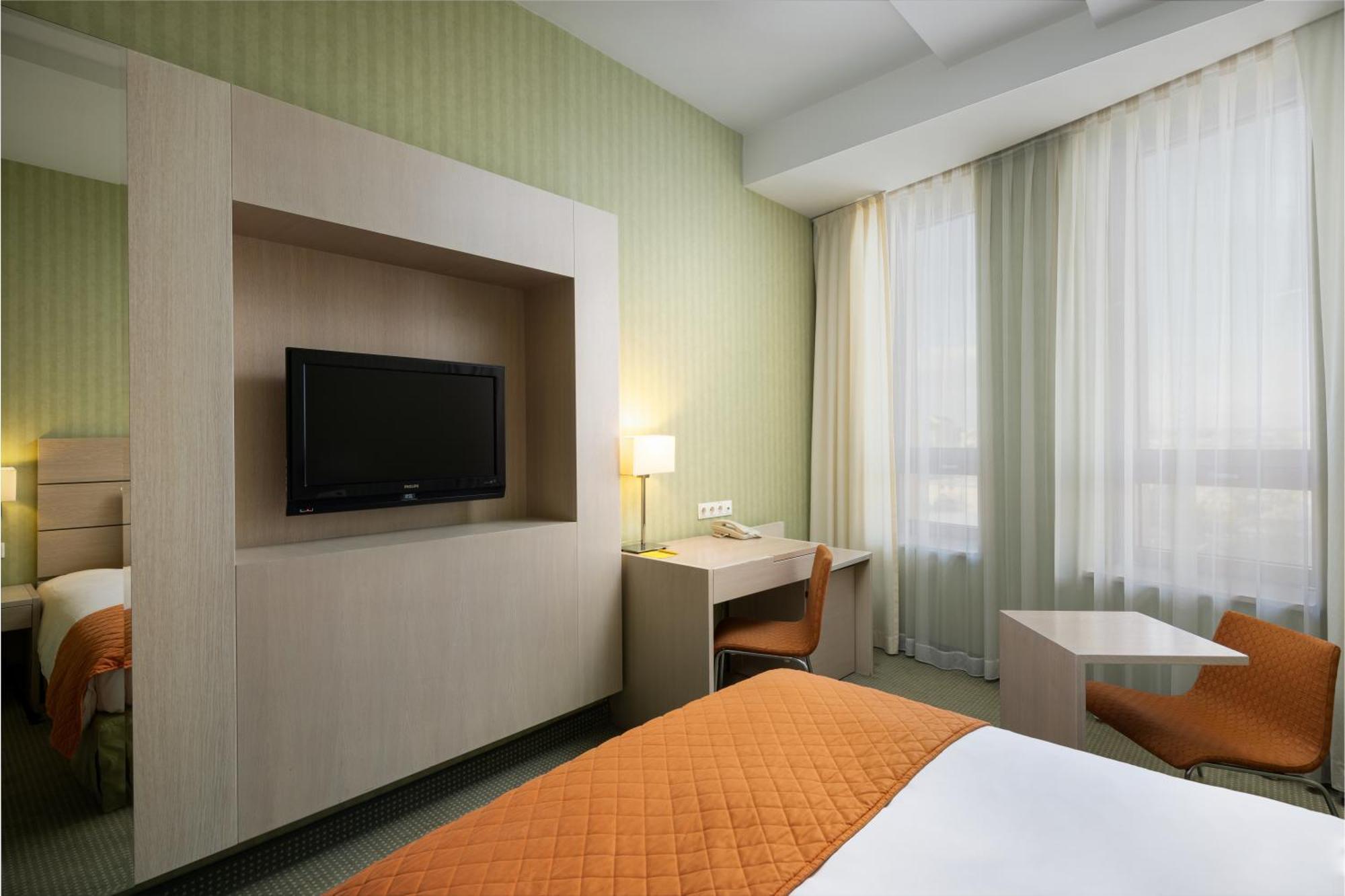 Hotel Golden Tulip Ana Tower Sibiu Bagian luar foto