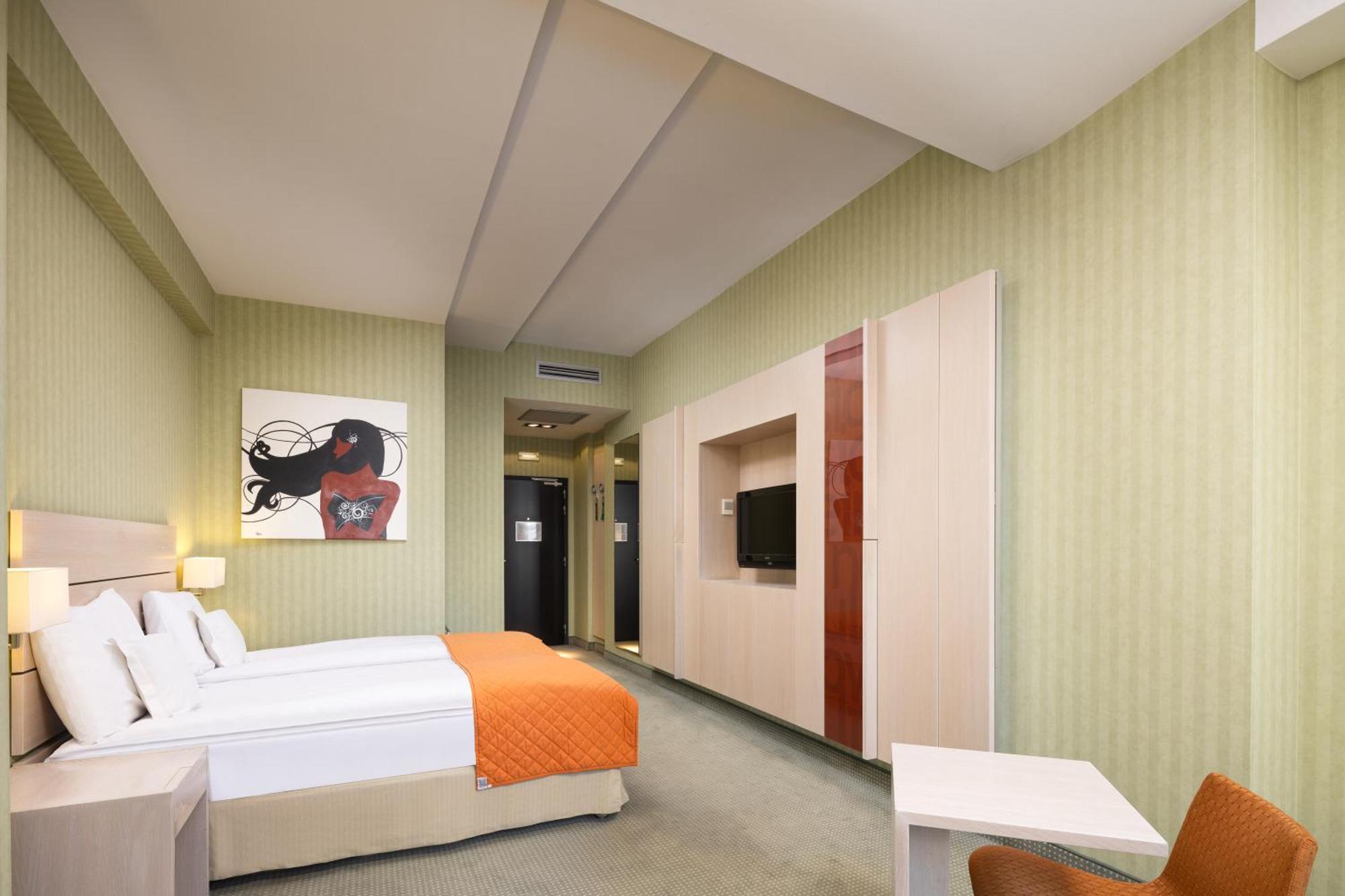 Hotel Golden Tulip Ana Tower Sibiu Bagian luar foto